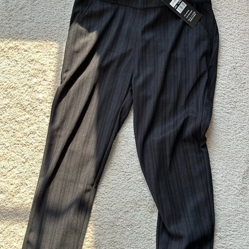 Dresses pants and jeans - Picture 2 of 16